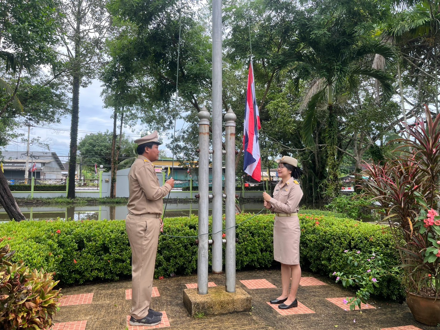 title -  ส.ป.ก.จันทบุรี จัดกิจกรรมเคารพธงชาติและเพลงชาติไทย เนื่องในวันพระราชทานธงชาติ (THAi NATional Flag DAY) 28 กันยายน ประจำปี 2569